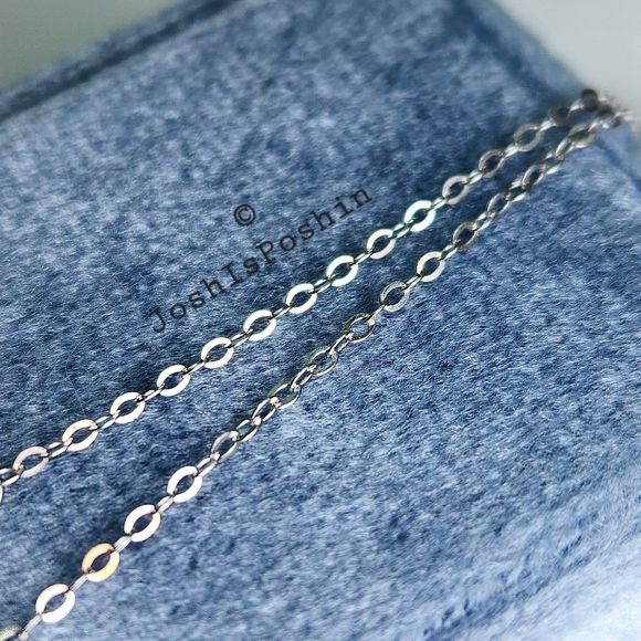 Cyan Moissanite solitaire pendant necklace in sterling silver - Picture 10 of 12